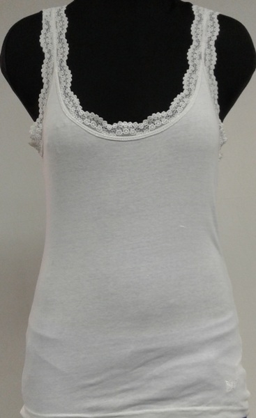 Ladies T-top with lace